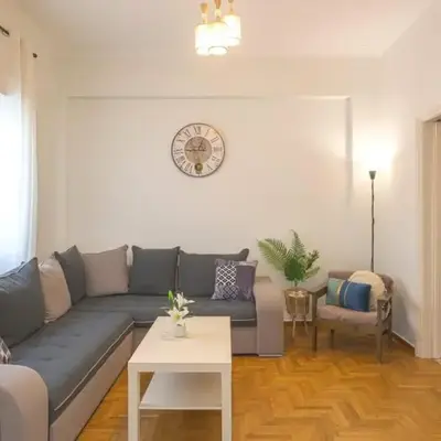 Spacious Sunny Apartment