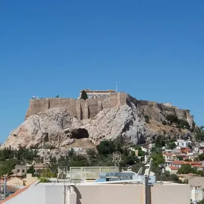 Avra - Topfloor apartment in historical Athens