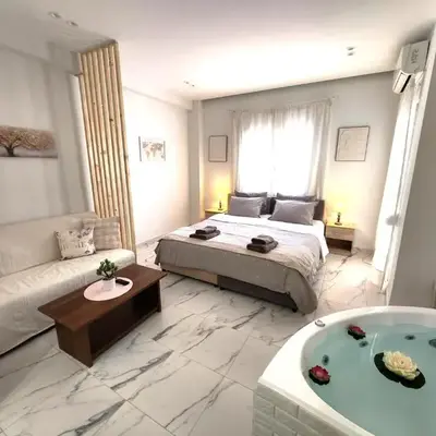 Lux Suite Jacuzzi Acropolis byMK