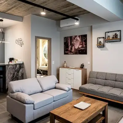 Vintage Road Apartment in Piraeus