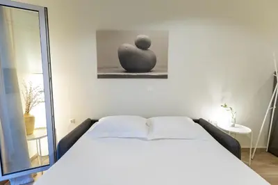 a bedroom with a white bed and a mirror at Eliá Designer Suite - Terraza Lycabettus y Lujo en Mesogeion in Athens