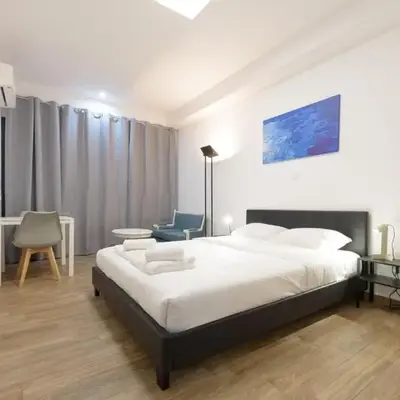 Stylish elevated ground floor studio with yard