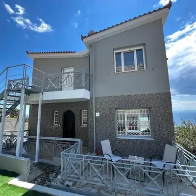 Eleni's Seaview House