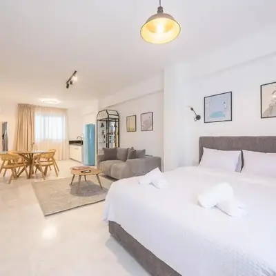 Bright & Airy Family Studio with Rooftop Access - Zen Theia by Tessera