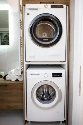 a washing machine and a dryer in a room at Two Bedroom Flat In Athens in Athens
