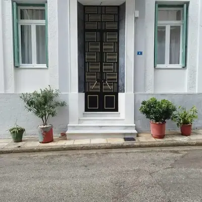 Golden room 1
