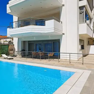 Costa Voula Shared Pool & Beach Apartment A2
