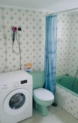 a bathroom with a toilet and a washing machine at \u96c5\u5178\u6d77\u6ee8\u516c\u5bd3 in Athens