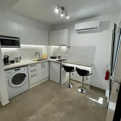 Central Studio next to Metro