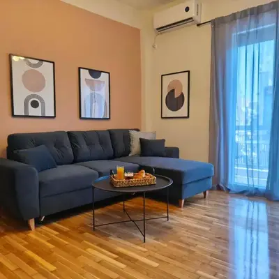 Cosy apartment next to Larissa station 100Mbps & Balcony