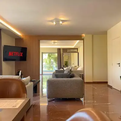 Luxurious & Spacious Flat in Glyfada Center