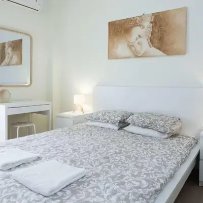 Cozy Minimal Studio by Ampelokipoi Metro