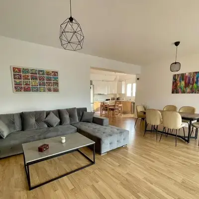 Cozy Urban Retreat