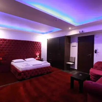 Deluxe Suite 213 - Castle De Paris