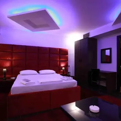 Deluxe Suite 214 - Castle De Paris