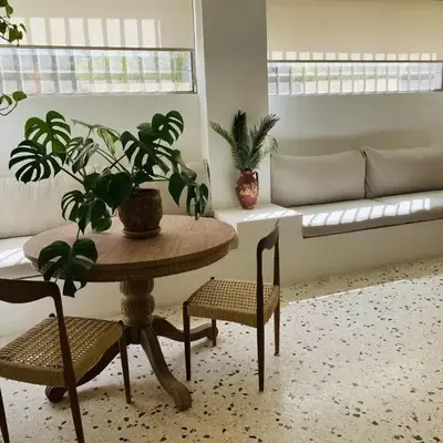 Stylish & bright semi basement studio