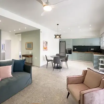 Stylish Home in Petralona