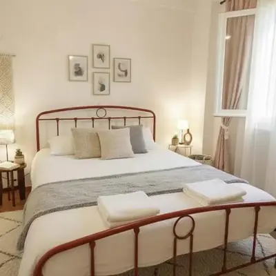 Purple Charm Elegant 1-Bedroom City Escape