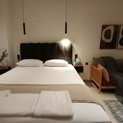 The Victoria Suite Chic & Modern Studio Stay