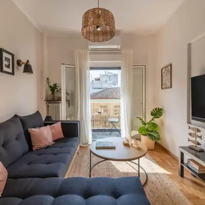 Family-Friendly Thisseio Retreat Near Acropolis