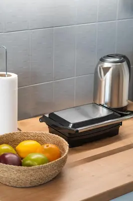 a bowl of fruit on a counter next to a juicer at Elegant 3 Bdr Apartment City Retreat in Kypseli in Mesochórion