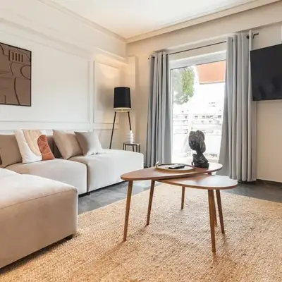 Elegant 3 Bdr Apartment City Retreat in Kypseli