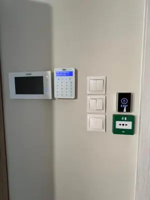 a microwave on the side of a refrigerator at Μοντέρνο στούντιο στη δάφνη in Athens