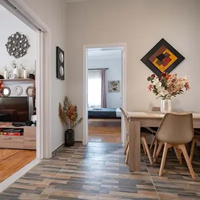 Attiki Haven - 4BR Stay - Steps from Metro by ΜΡS