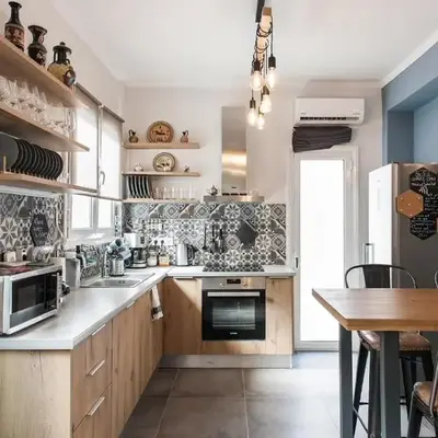 Spacious 3br Apartment with Terrace in Exarchea