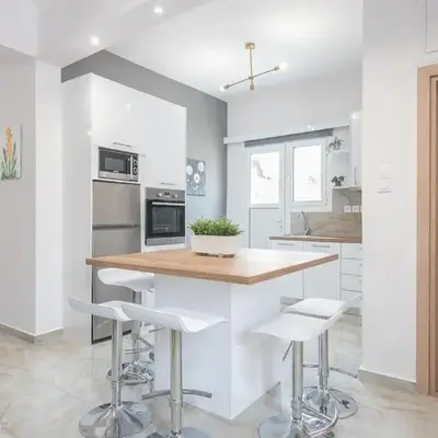 2 bedroom apt at Patisia metro station!