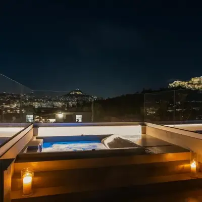 Historic Villa with Hot Tub Beneath the Acropolis