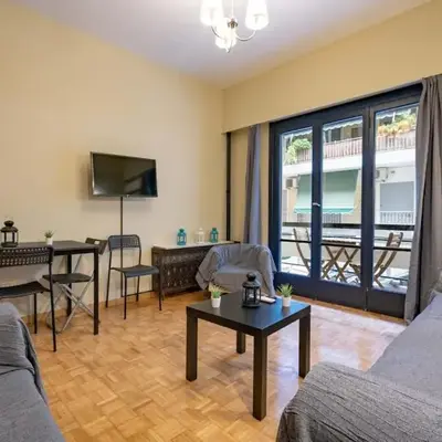 Warm 2BR Apt - Central Kypseli by ΜΡS