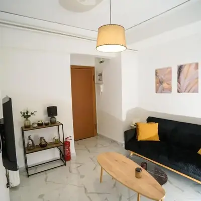 The Little Yard Downstairs Apt - Goudi by ΜΡS