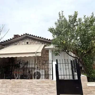 Acropolis Traditional Stoney Retreat