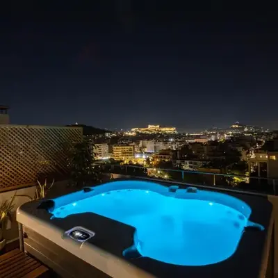 Acropolis Sky Retreat Jacuzzi & 3BR Maisonette