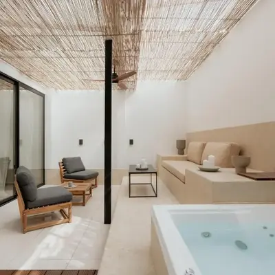 1BR Backyard Jacuzzi Retreat Near Acropolis