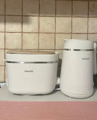two pots sitting next to each other on a counter at Κομψό Διαμέρισμα στο Πασαλιμάνι in Piraeus