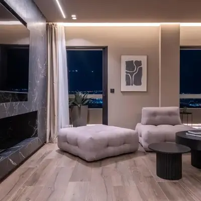 The HostMaster Skyline Tower View Suite