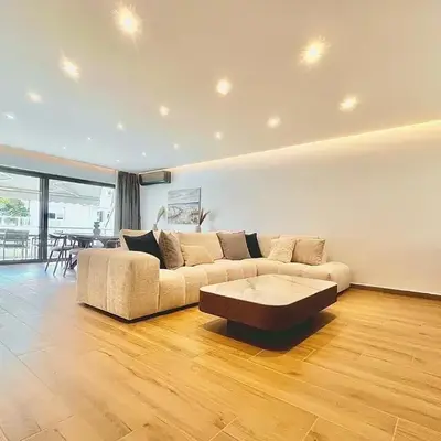 Sealine Spacious Apartment