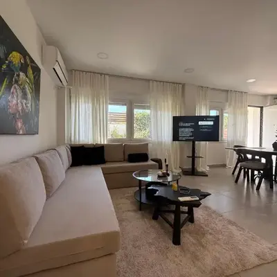 Beachfrond apartment in Voula