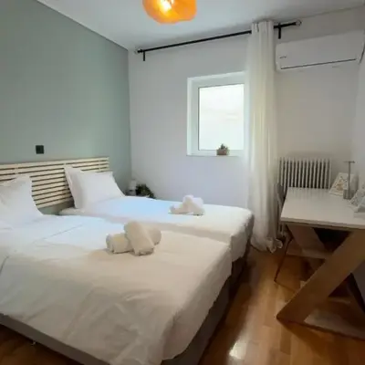 The Stylish Central 2BR Residence for 5