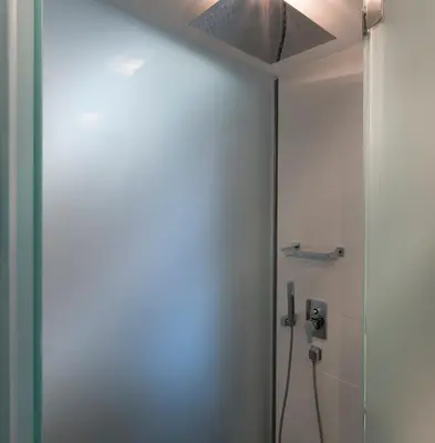 a bathroom with a shower with a ceiling at Carolina Hotel since 1934 in Athens