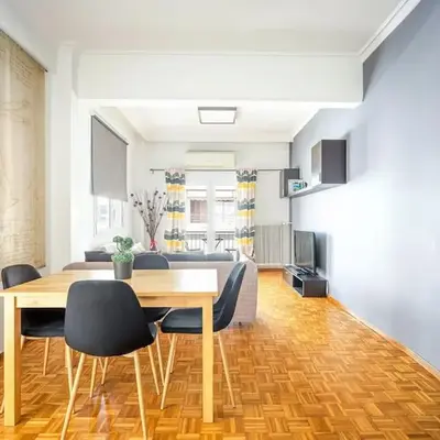 Apartment in the Middle of Everything