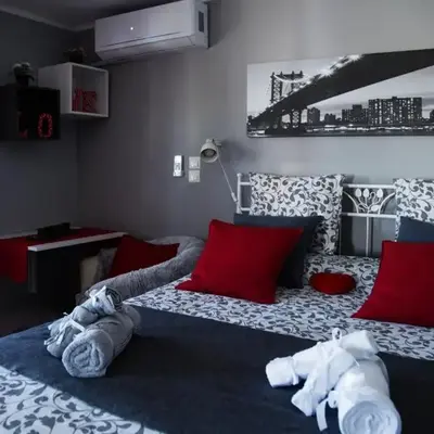 Romeo & Juliet -Modern & Stylish Apartment With City View in Egaleo-Athens