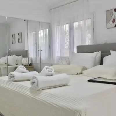 Bright and Peaceful Apartment near Varkiza beach