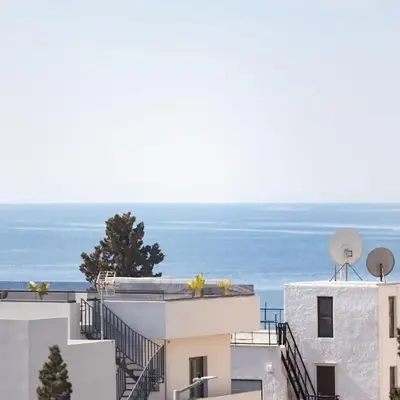 Luxurious 3-Bedroom Seaside Retreat Fully Renovated in 2025