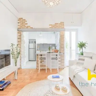 Lush island-style hideaway in lively Koukaki!