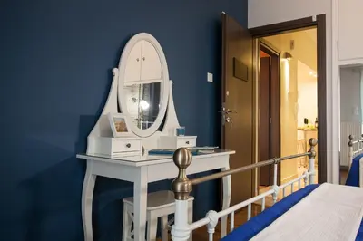 Gallery image of Pretty rooms with shared bathroom in Gold and Blue apartment in safe central area in Athens