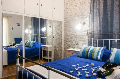 Gallery image of Pretty rooms with shared bathroom in Gold and Blue apartment in safe central area in Athens