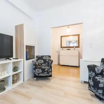 Fresh and Clean apt for 6 in Koukaki